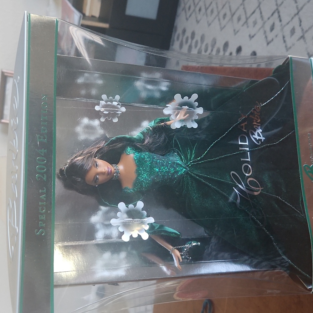 2004 Holiday Barbie Special Edition African American Green Velvet Dress